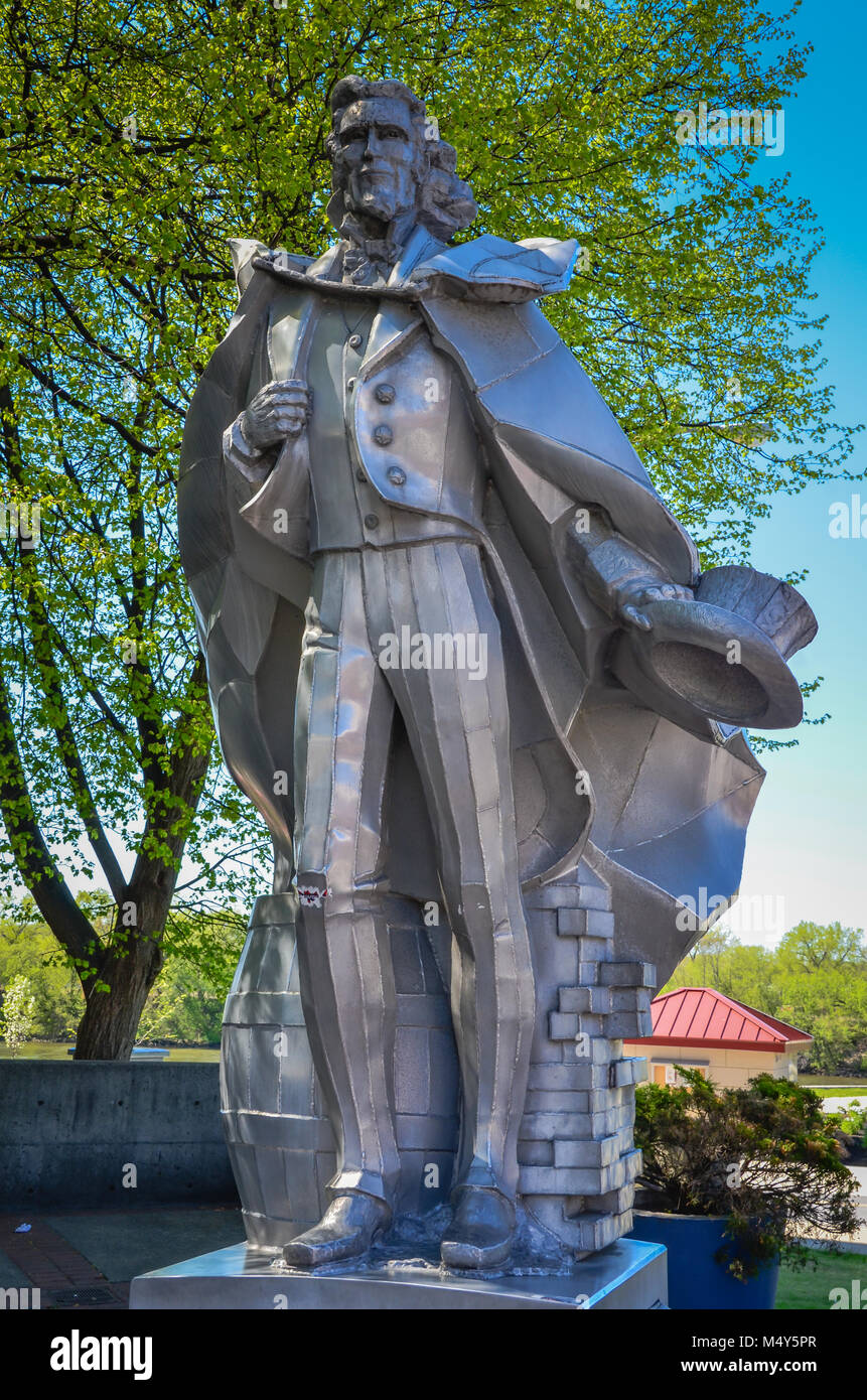 Statue d'aluminium de l'Oncle Sam, symbole patriotique de l'United States placés dans la ville de Troy, NY, où l'original Samuel Wilson était un meatpacker. Banque D'Images