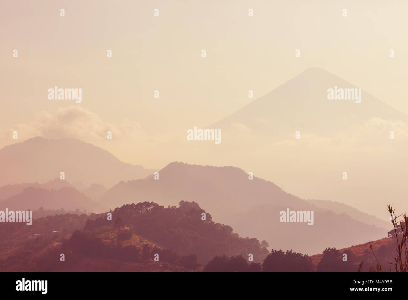 Beaux paysages de volcans au Guatemala, Amérique Centrale Banque D'Images