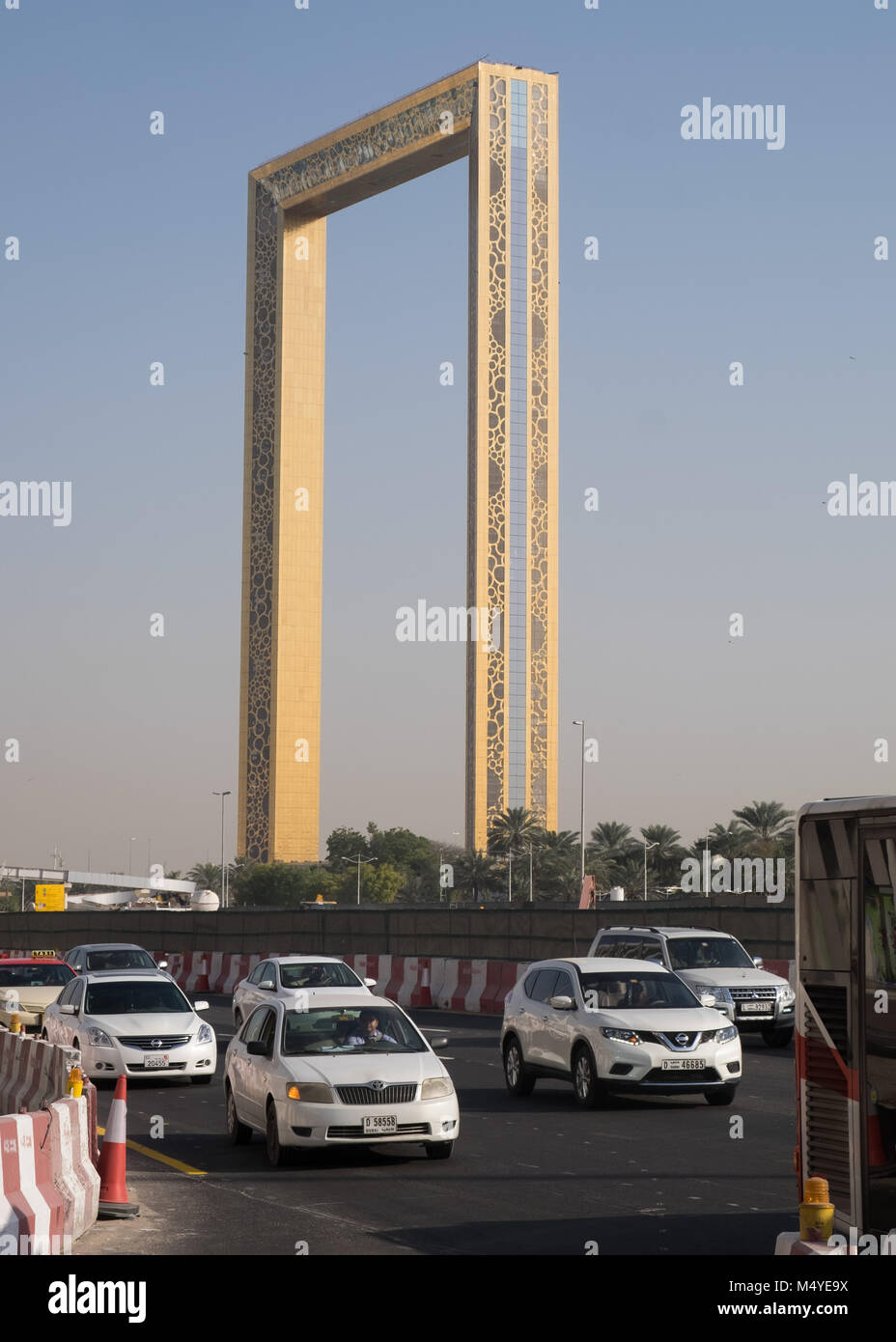 La construction routière près de la trame historique de Dubaï Banque D'Images