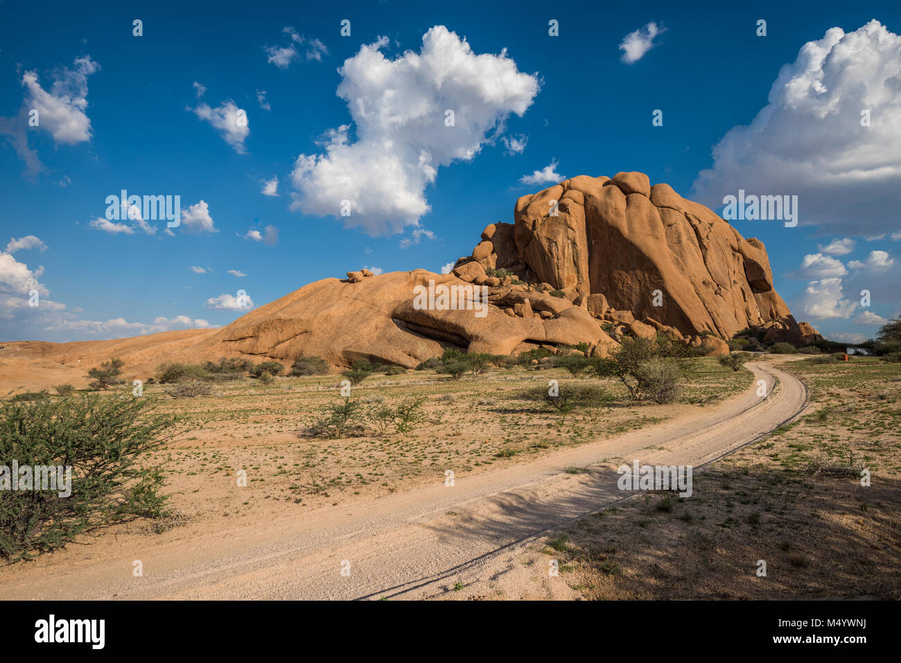 Spitzkoppe, formation rocheuse unique dans le Damaraland, Namibie Banque D'Images