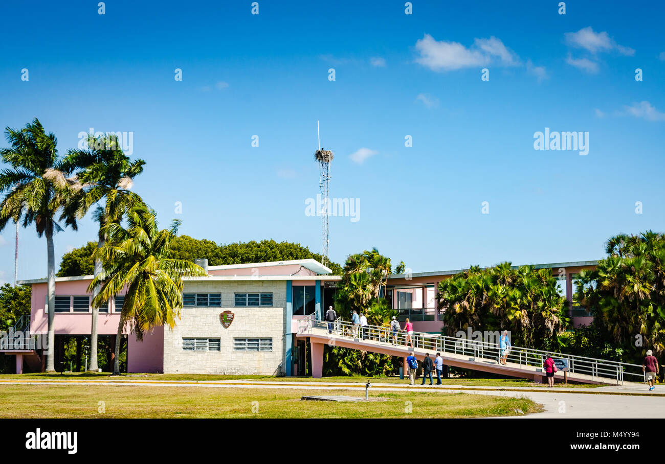 Rose et blanc de la construction de maisons, le Flamingo Visitor Centre Parc National des Everglades. Banque D'Images Rose et blanc de la construction de maisons, le Flamingo Visitor Centre Parc National des Everglades. Banque D'Images