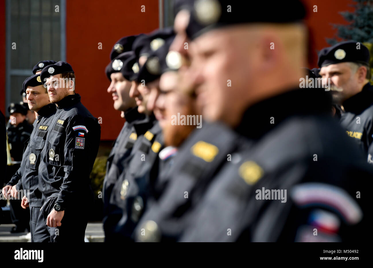 République tchèque les agents de police sont considérées au départ du  contingent de police mission étrangère en Macédoine et en Serbie à partir  de l'Académie de Police à Prague, en République tchèque,