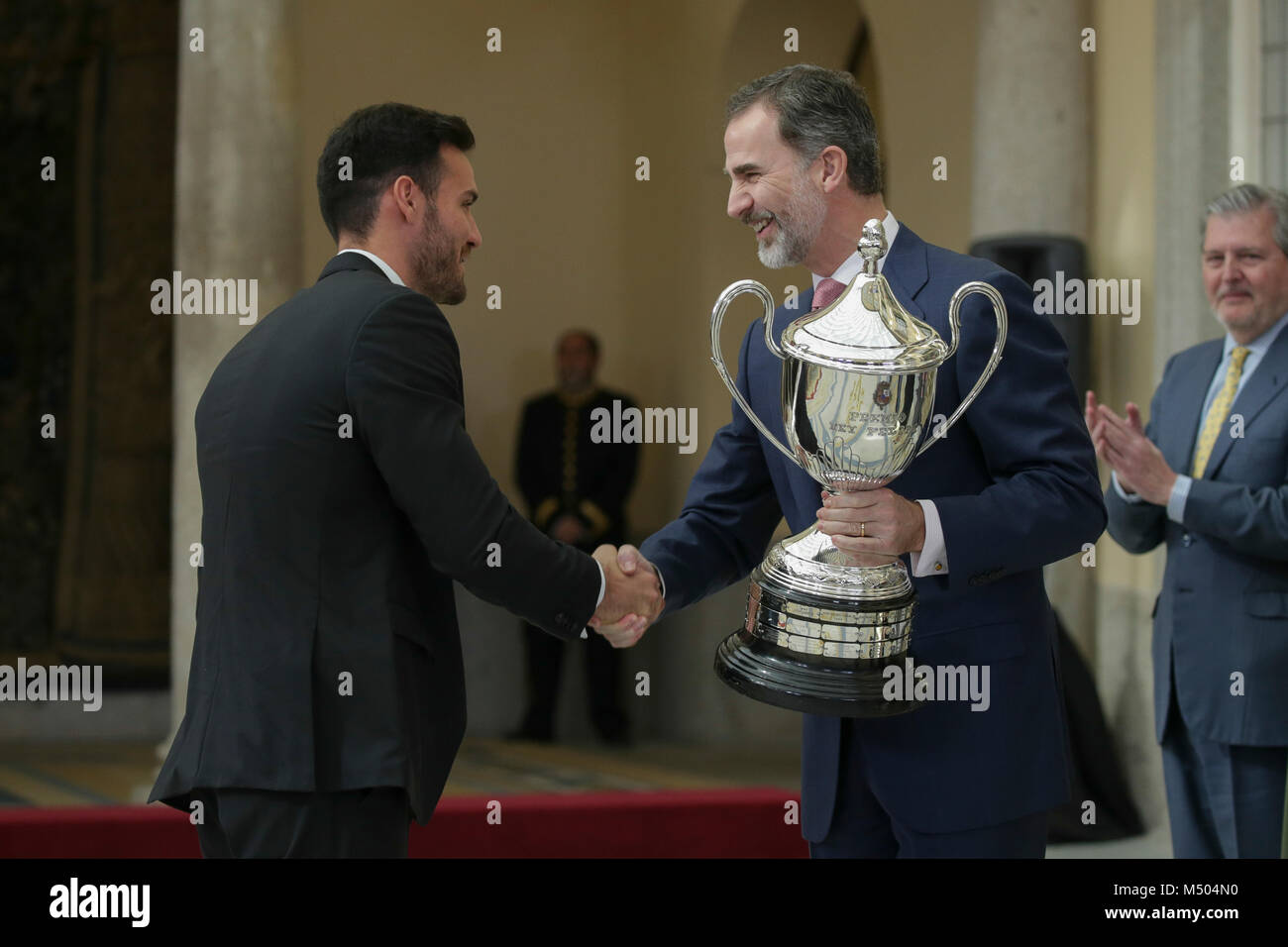 Roi d'Espagne Felipe VI et Saul Craviotto au National Sports Awards à Madrid, en Espagne, le lundi 19 février 2018 Crédit : Gtres información más Comuniación sur ligne, S.L./Alamy Live News Banque D'Images