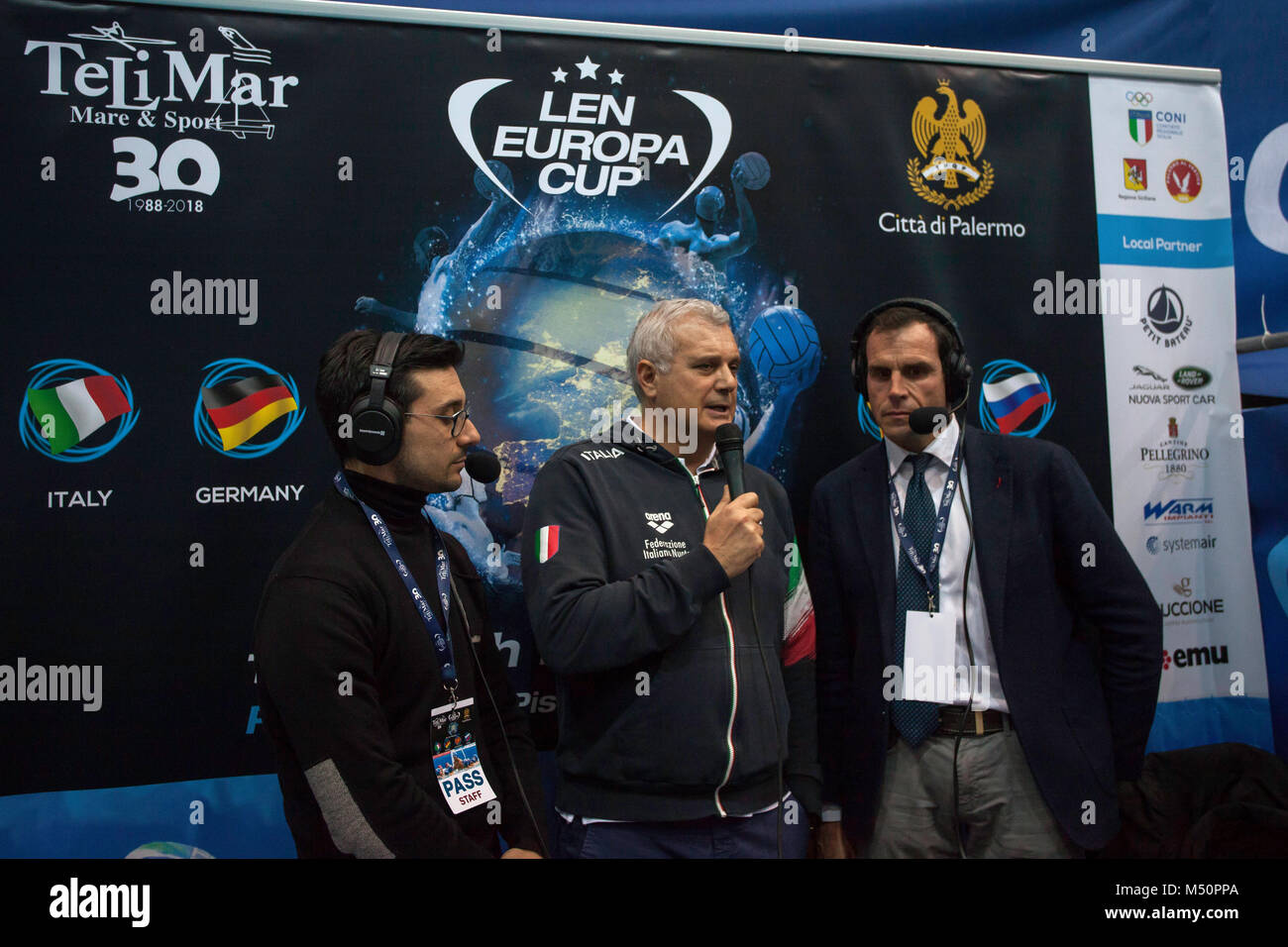 Palerme, Italie. Feb 18, 2018. L'entraîneur italien Alessandro Campagna publie une interview après le match. Crédit : Antonio Melita/Pacific Press/Alamy Live News Banque D'Images
