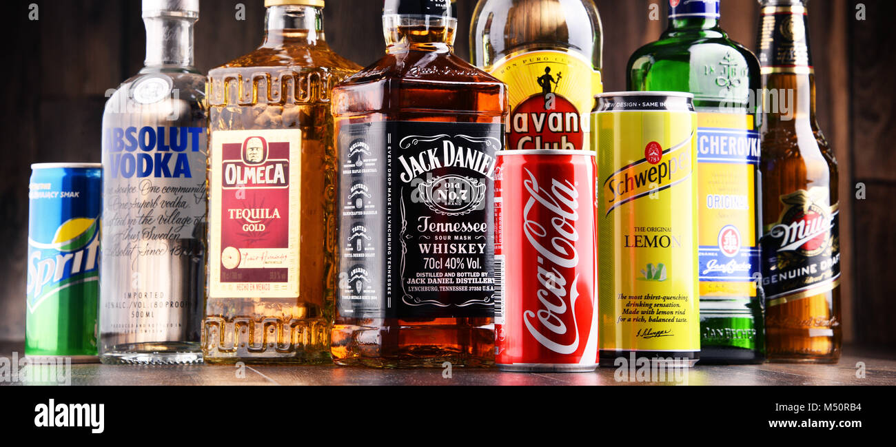 Assortiment de bouteilles d'alcool fort global brands Photo Stock - Alamy