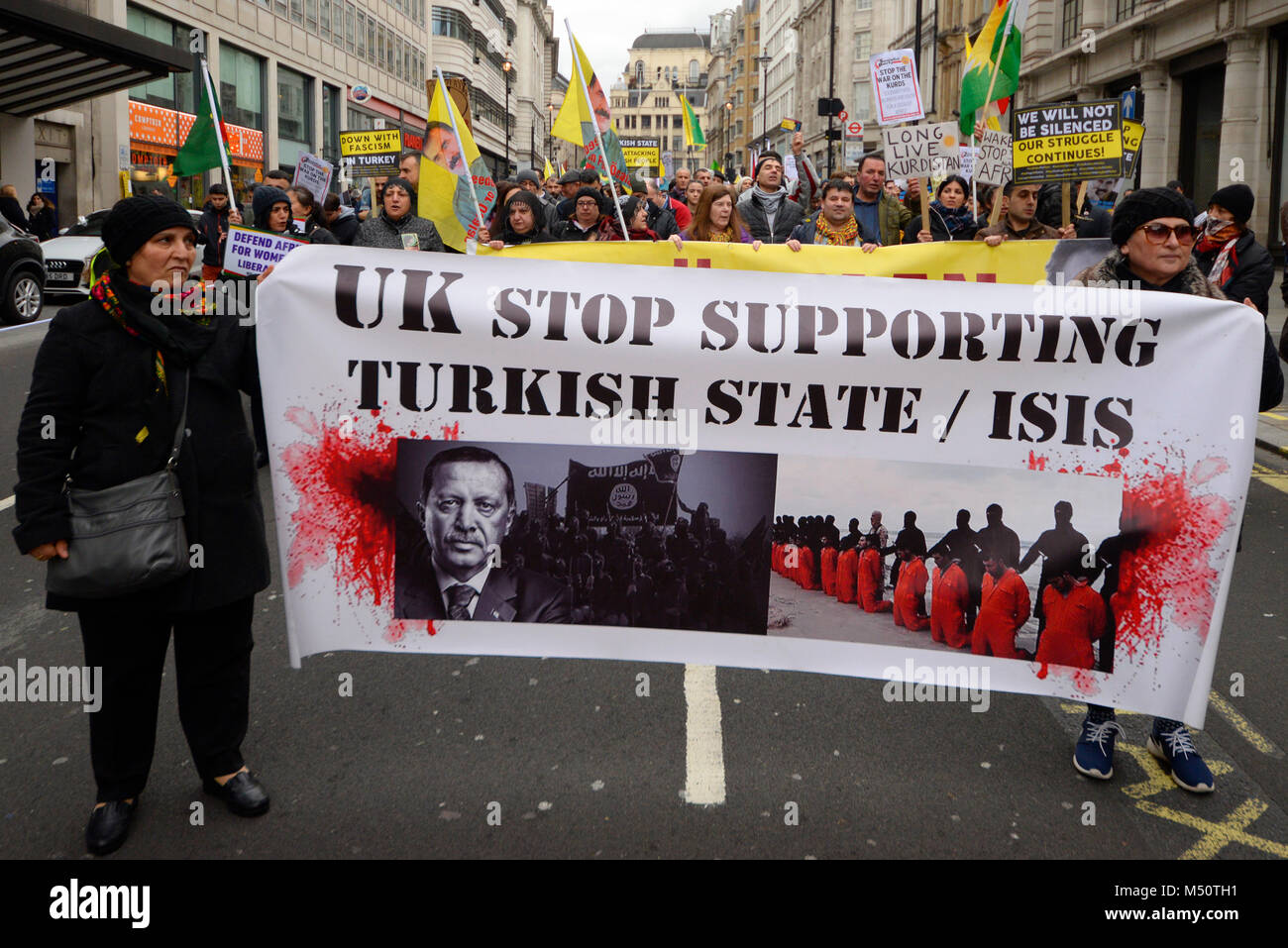 Mars démonstration contre les auteurs présumés de crimes de guerre turc à Afrin, une ville kurde en Syrie. Londres, Royaume-Uni. Défendre Afrin. Campagne de solidarité kurde Banque D'Images