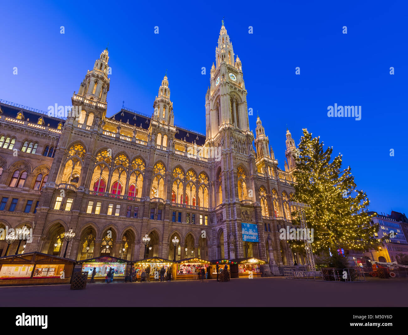 Marché de Noël près de l'Hôtel de ville de Vienne Autriche Photo Stock Marché de Noël près de l'Hôtel de ville de Vienne Autriche Photo Stock