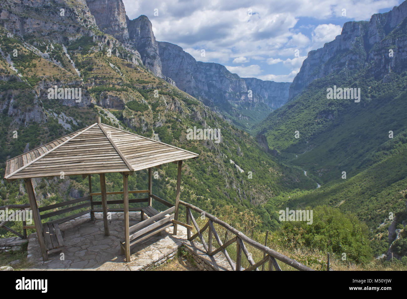 Gorge de Vikos, observatoire, Zagorochoria Ipiros, Grèce Banque D'Images