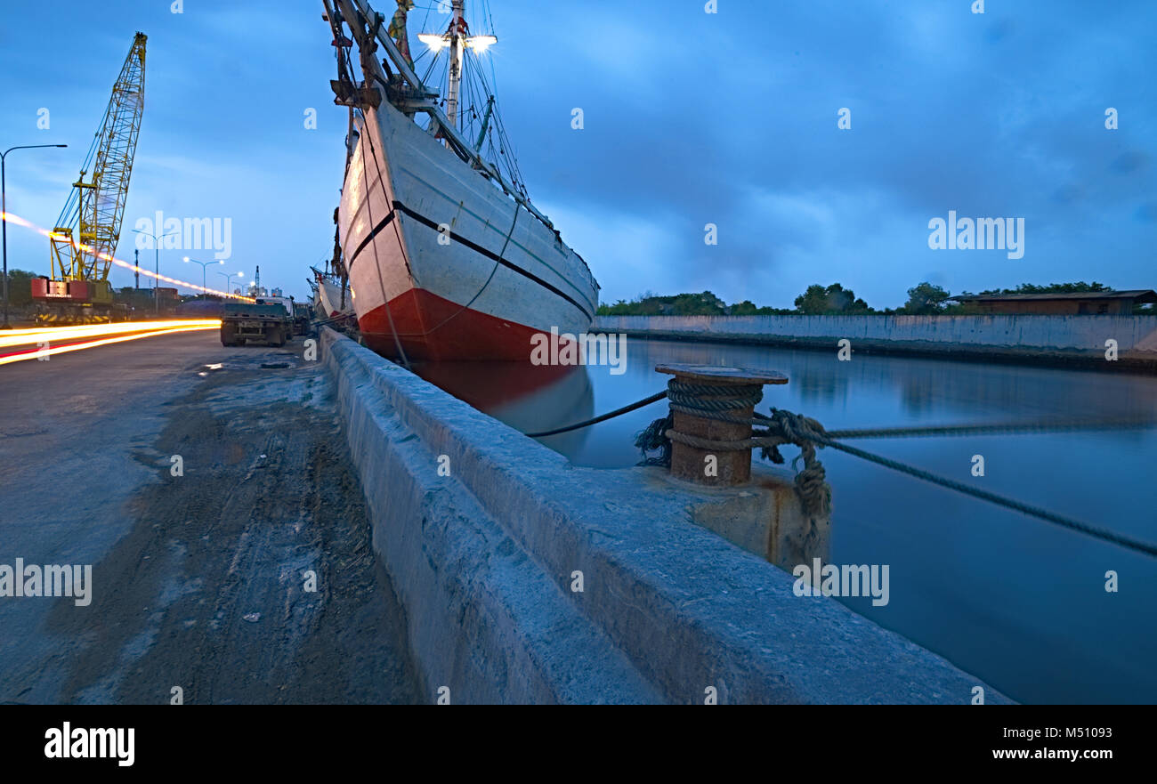 En Bateau traditionnel Port Sunda Kelapa, Jakarta, Indonésie Banque D'Images