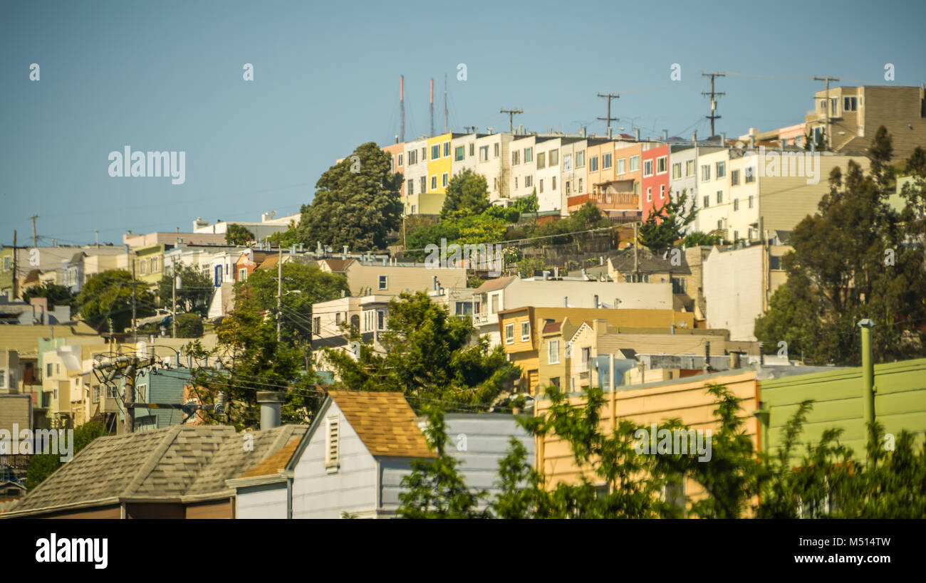 Les quartiers de la ville de San Francisco et sur la rue aux beaux jours Banque D'Images