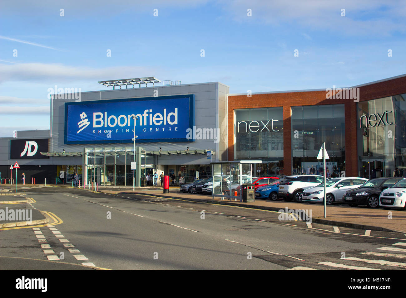 Magasin de détail divers fronts en Bloomfield moderne centre commercial de Bangor Northern Ireland sur une calme lundi après une semaine chargée Banque D'Images