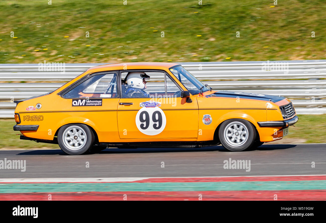 1979 Ford Escort RS2000 avec pilote Simon James pendant la SCLC avenir Avantage Sport course classiques de Snetterton Motor Circuit, Norfolk, Royaume-Uni. Banque D'Images