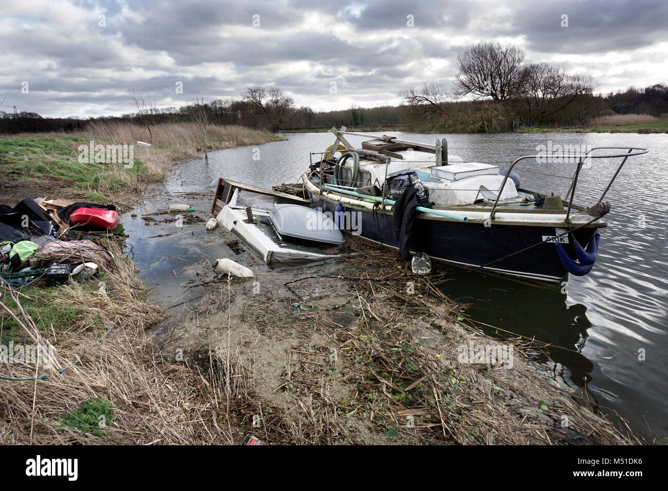 Geldeston bateaux abandonnés et irrécupérables norfolk england UK Banque D'Images