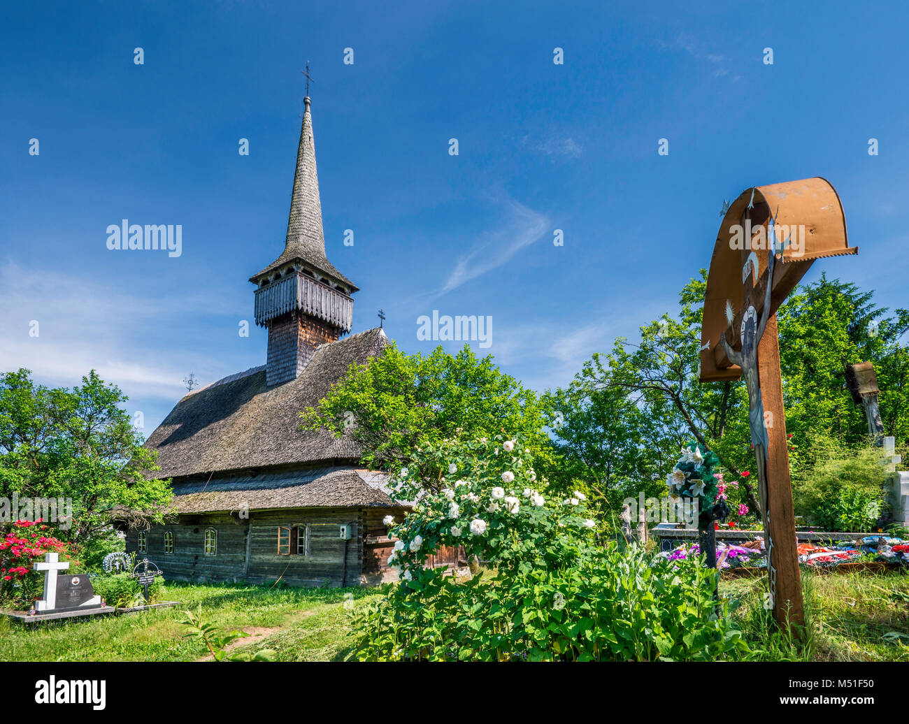 Dans l'église Saint Parascheva Budesti (Dr. Gianna Porri Budesti supérieur), l'église en bois, construite en 1532, au village de Budesti Maramures, Roumanie, Région Banque D'Images