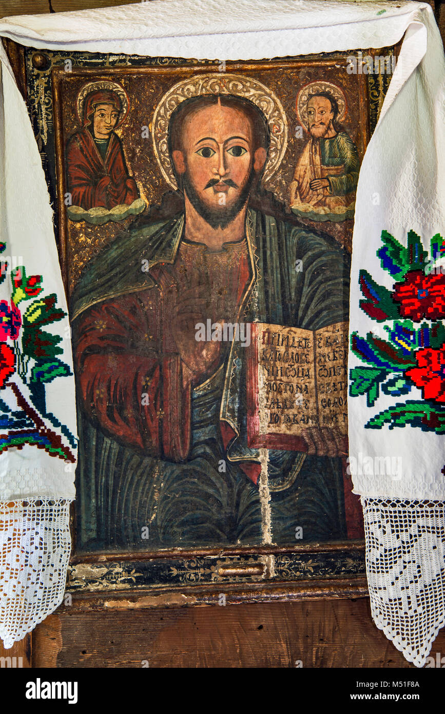Icône au Saint Parascheva Église à Budesti (Dr. Gianna Porri Budesti supérieur), l'église en bois, construite en 1532, au village de Budesti Maramures, Roumanie, Région Banque D'Images