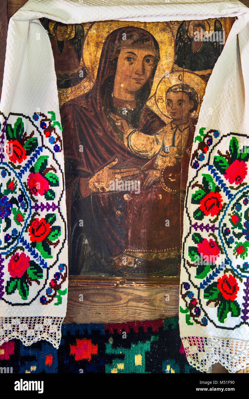Icône au Saint Parascheva Église à Budesti (Dr. Gianna Porri Budesti supérieur), l'église en bois, construite en 1532, au village de Budesti Maramures, Roumanie, Région Banque D'Images