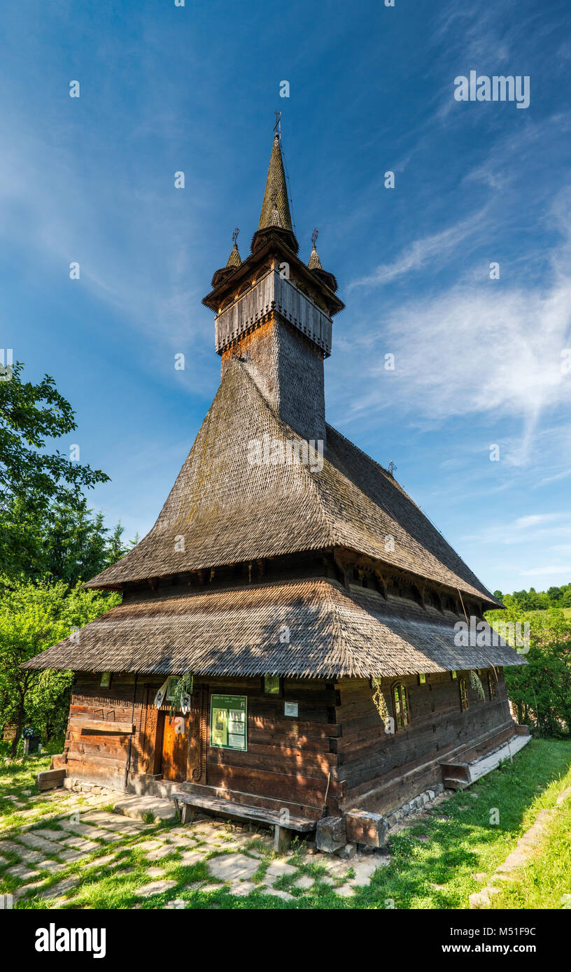 Dans l'église St Nicholas Budesti Josani (en bas), Budesti Eglise orthodoxe roumaine, construit en 1643, dans le village de Budesti Maramures, Roumanie, Région Banque D'Images