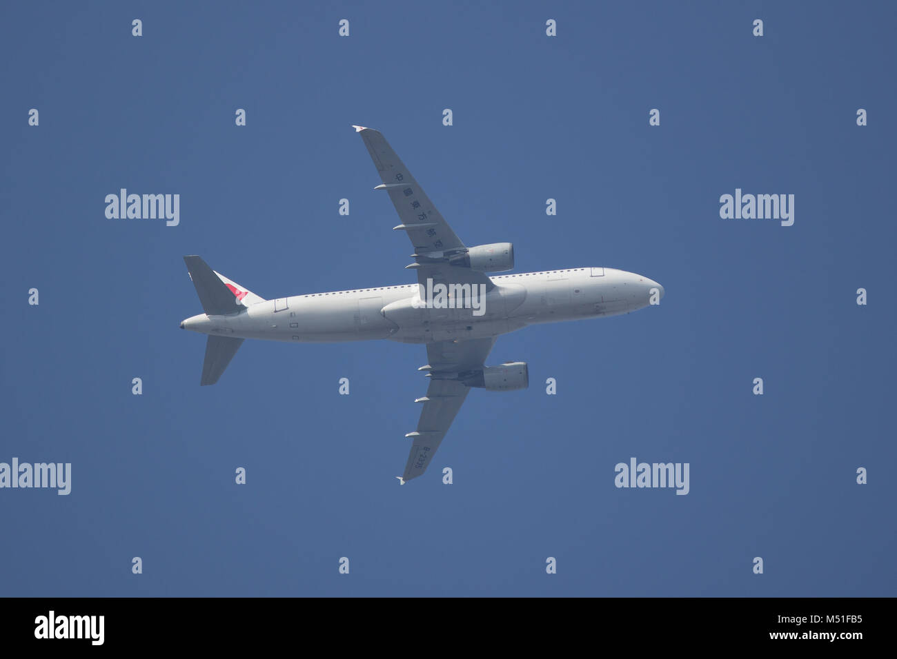 CHIANG MAI, THAÏLANDE - 2 février 2018 : B-2335 Airbus A320-200 de la compagnie aérienne China Eastern. décoller de l'aéroport de Chiangmai à Shanghai. Banque D'Images