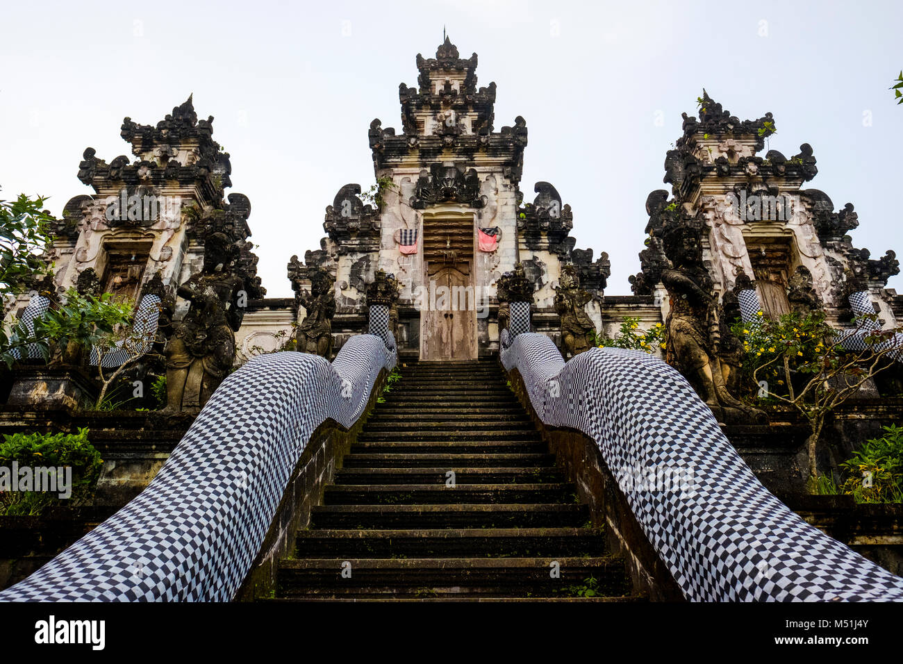 Les trois 'paduraksa' Portal à l'entrée de la région du sanctum, temple de  Lempuyang Pura, Bali, Indonésie Photo Stock - Alamy