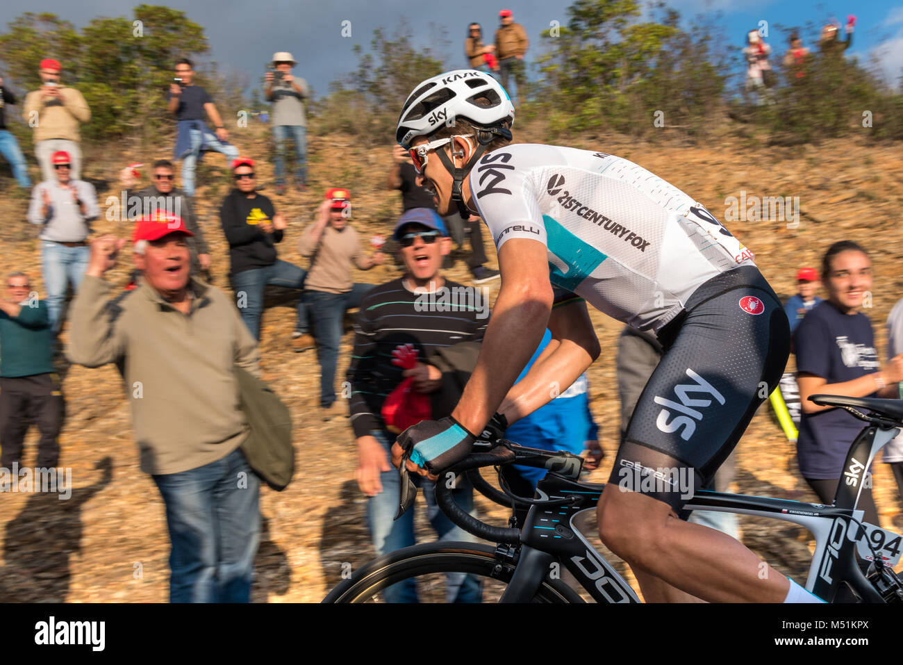 Michal Kwiatkowski se détacher sur la montée finale de Malhão sur l'étape 5 pour gagner le maillot jaune sur le global 2018 Volta ao Algarve Banque D'Images