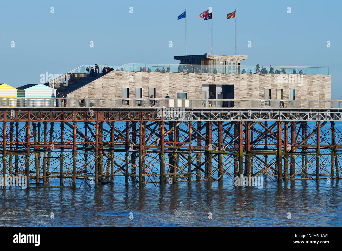 La reconstruit Hastings Pier sur la côte sud, East Sussex, UK Banque D'Images
