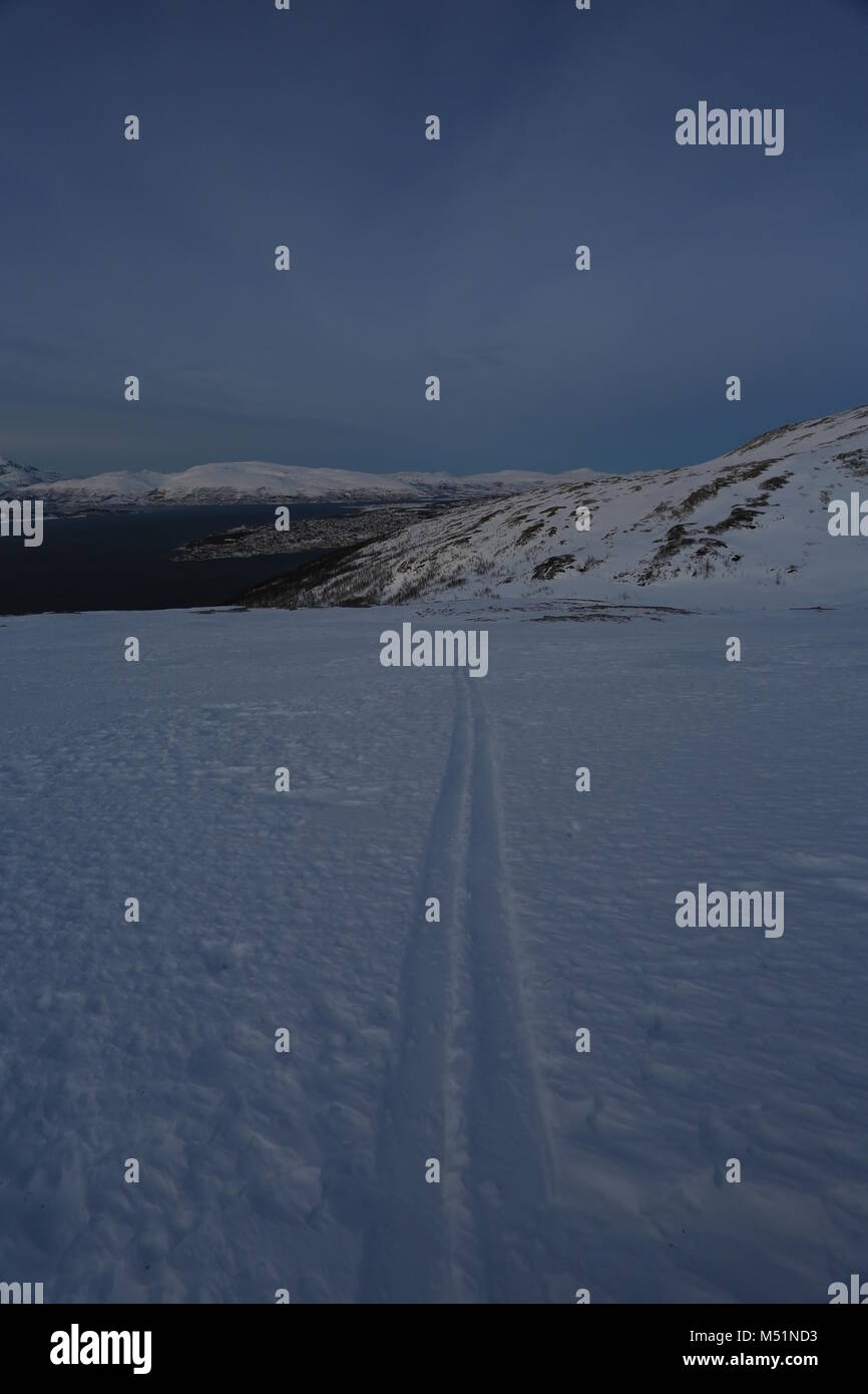 Skieur à remettre sur les voies Banque D'Images