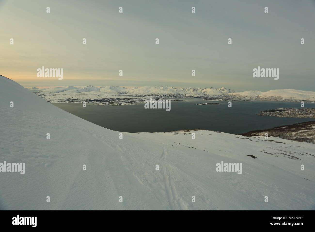 Skieur à remettre sur les voies Banque D'Images