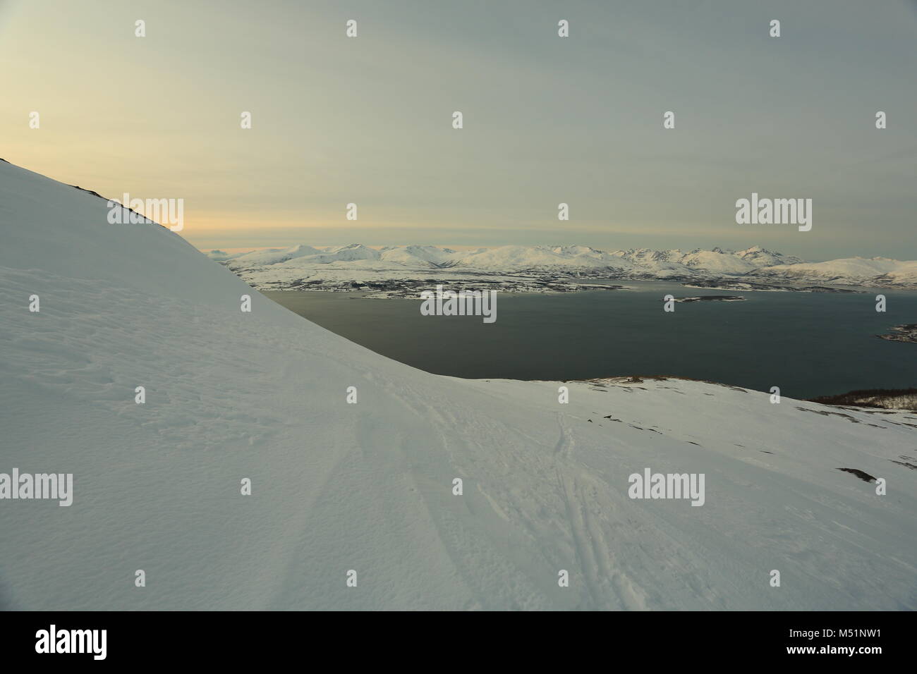 Skieur à remettre sur les voies Banque D'Images