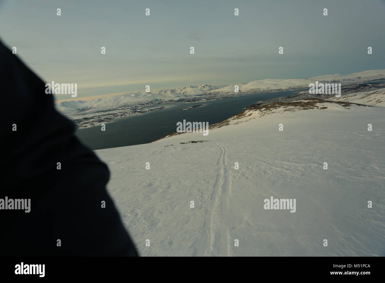 Skieur à remettre sur les voies Banque D'Images