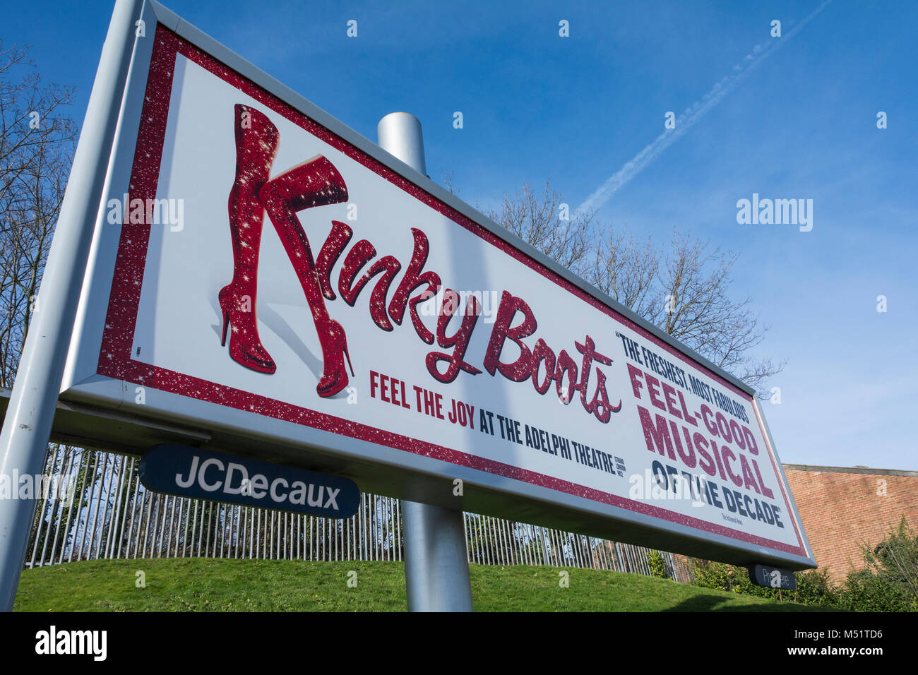Panneau d'affichage JCDecaux Kinky Boots sur la Great West Road, Brentford, Middlesex, Royaume-Uni Banque D'Images