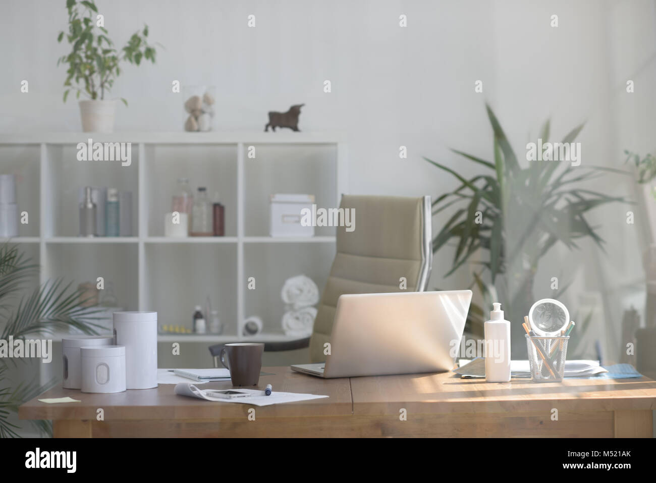 Arrière-plan de bureau médical, vue à travers la vitre Banque D'Images