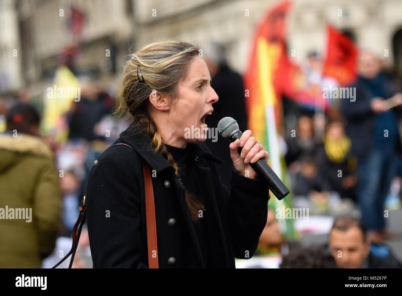 Les femmes kurdes en colère. Manifestation contre les allégations de crimes de guerre turc à Afrin, une ville kurde en Syrie. Londres, Royaume-Uni. Défendre Afrin. Banque D'Images