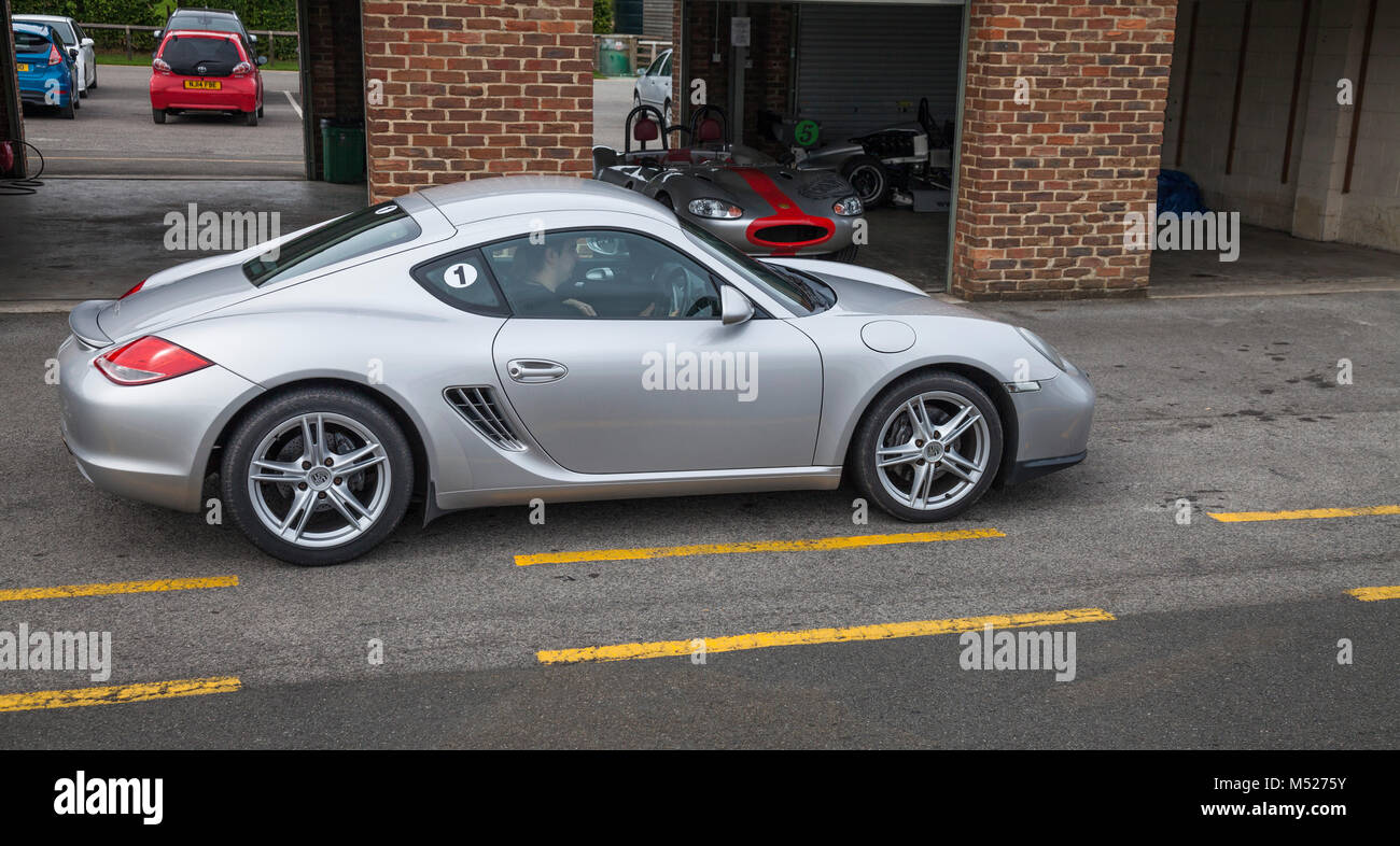 Une Porsche Cayman motor car au circuit de course automobile,Croft on Tees Dalton,Angleterre,Darlington,UK Banque D'Images