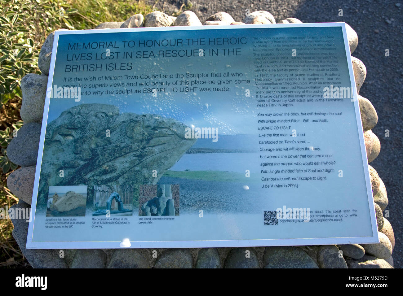 Pancarte pour échapper à la lumière de la sculpture sur pierre par Josephina de Vasconcellos Haverigg Barrow in Furness Cumbria Banque D'Images
