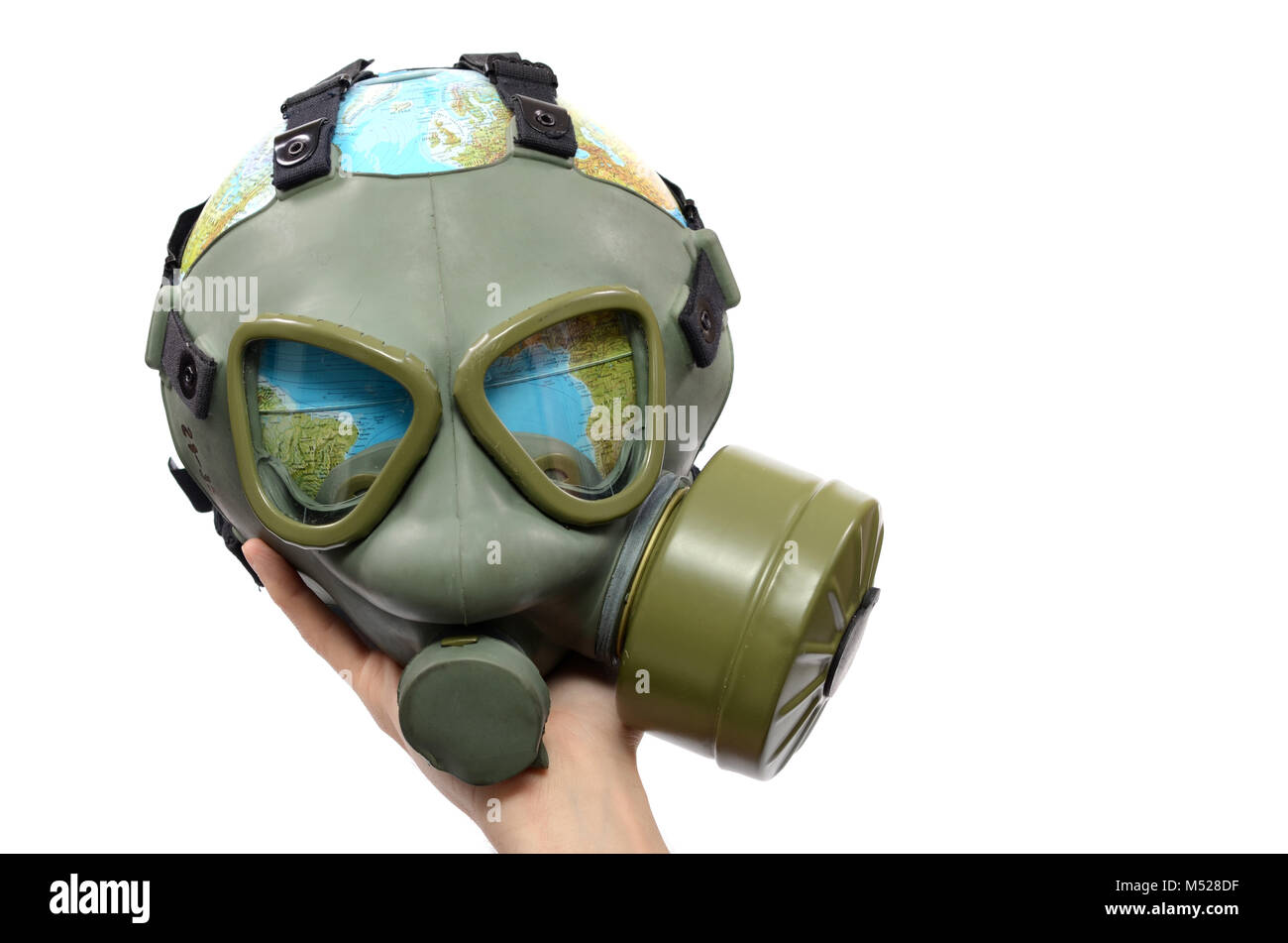 La pollution de la Terre et de l'environnement mondial, Globe concept avec masque à gaz isolé Banque D'Images