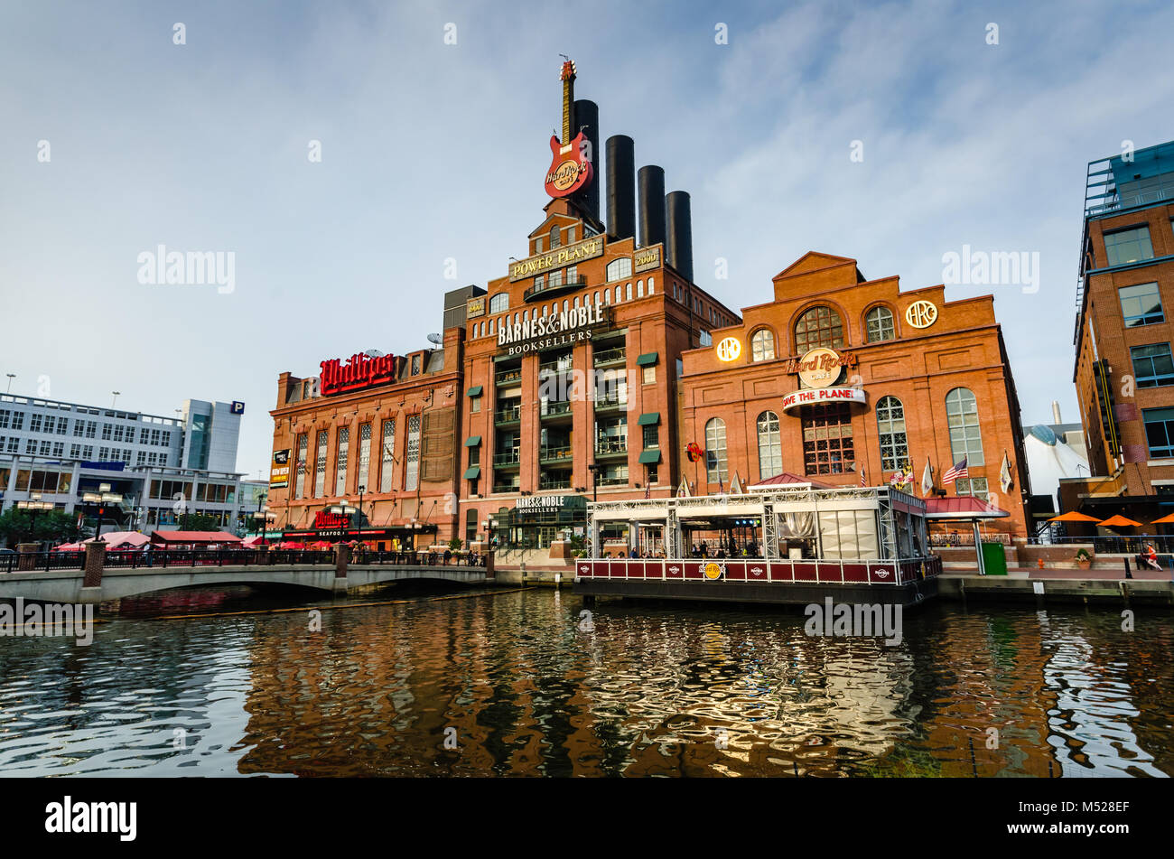 Power Plant Live ! Est un ensemble de bars, restaurants et autres entreprises dans le port intérieur de la section du centre-ville de Baltimore, Maryland. Banque D'Images