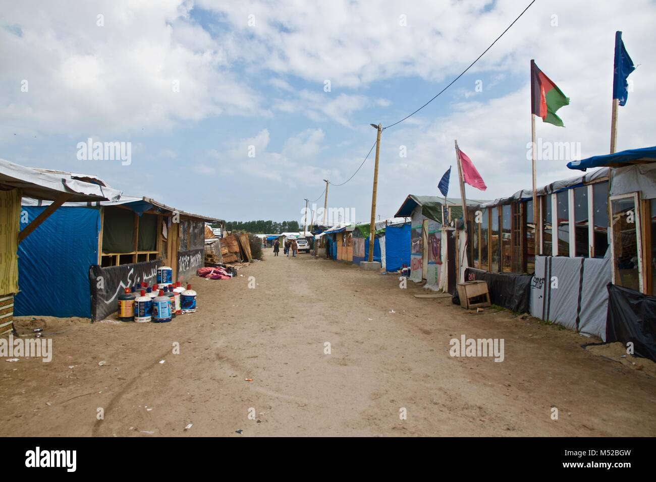 Jungle camp calais france tent Banque de photographies et d'images à haute  résolution - Alamy