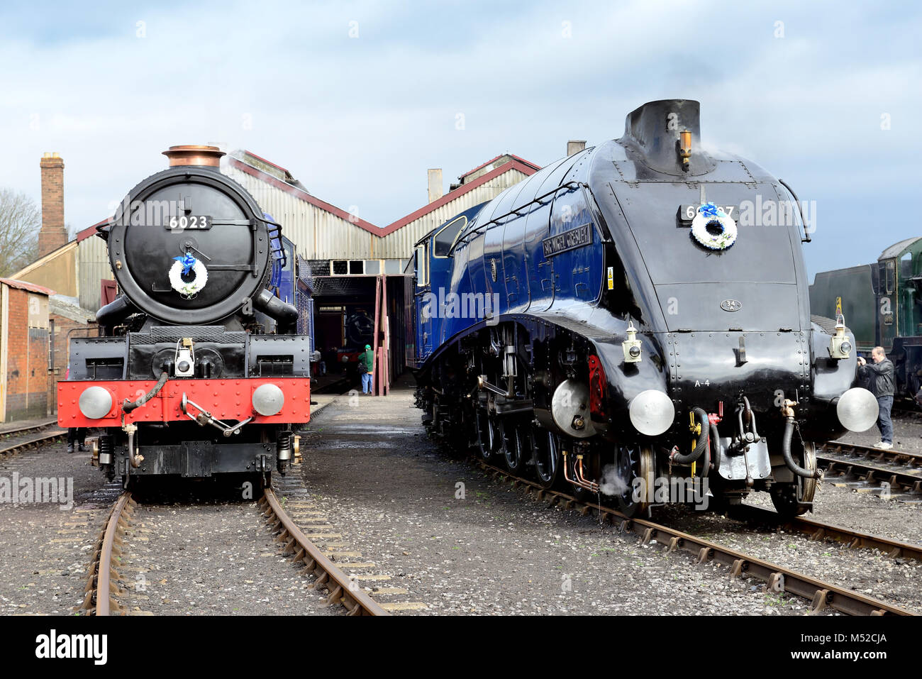 À vapeur Locomotives Le roi Édouard II et Sir Nigel Gresley à 'Une fois dans une Lune Bleue" événement à Didcot Railway Centre, l'accueil de la grande société occidentale. Banque D'Images