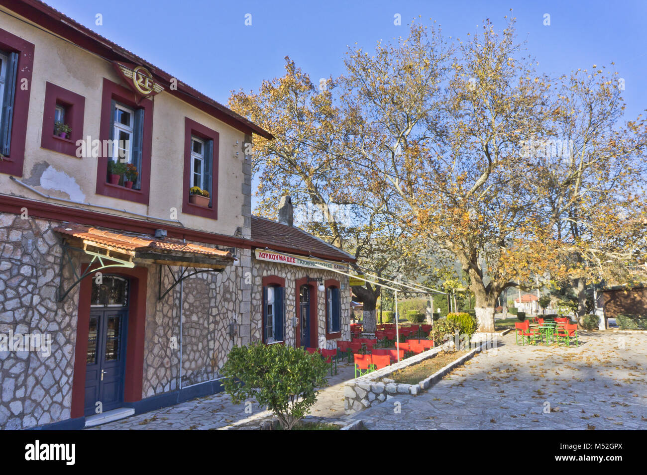 Kalavryta, Grèce, ville traditionnelle dans les montagnes Banque D'Images