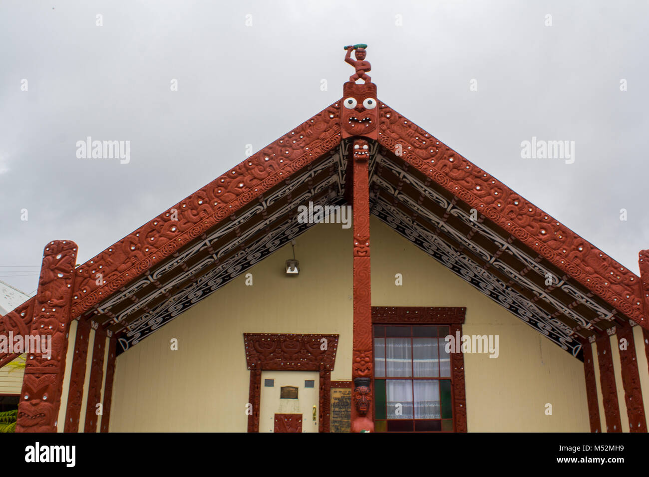 Maison de réunion maorie (wharenui Maori village) Banque D'Images