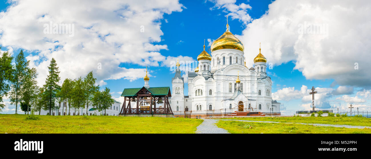 Monastère Belogorsky dans krai de Perm, en Russie. Panorama Banque D'Images