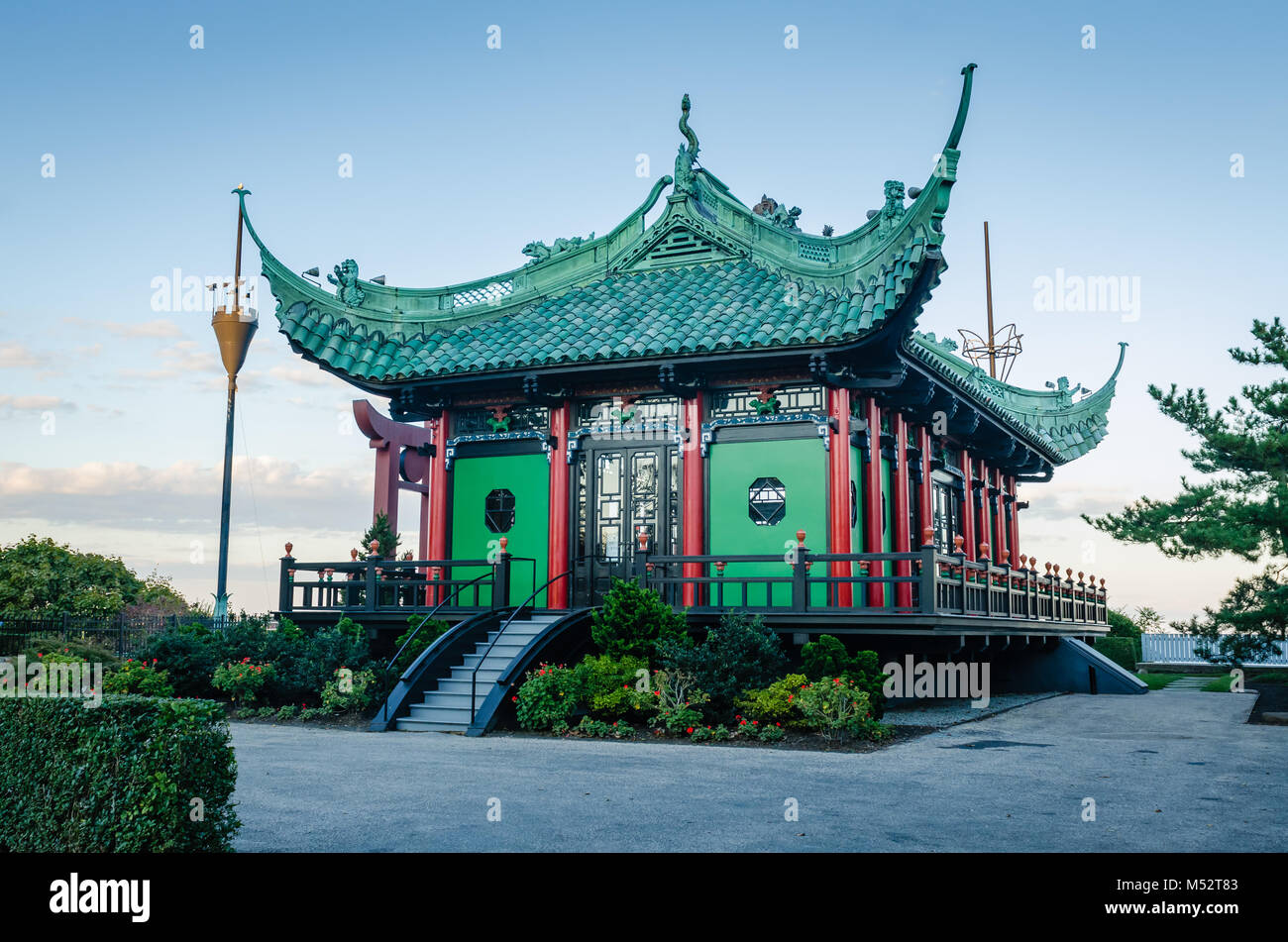 La maison Chinoise, sur le modèle de 12ème siècle, les temples de la dynastie Song a été ajouté à la paysage à la En Maison à Newport, RI. Banque D'Images