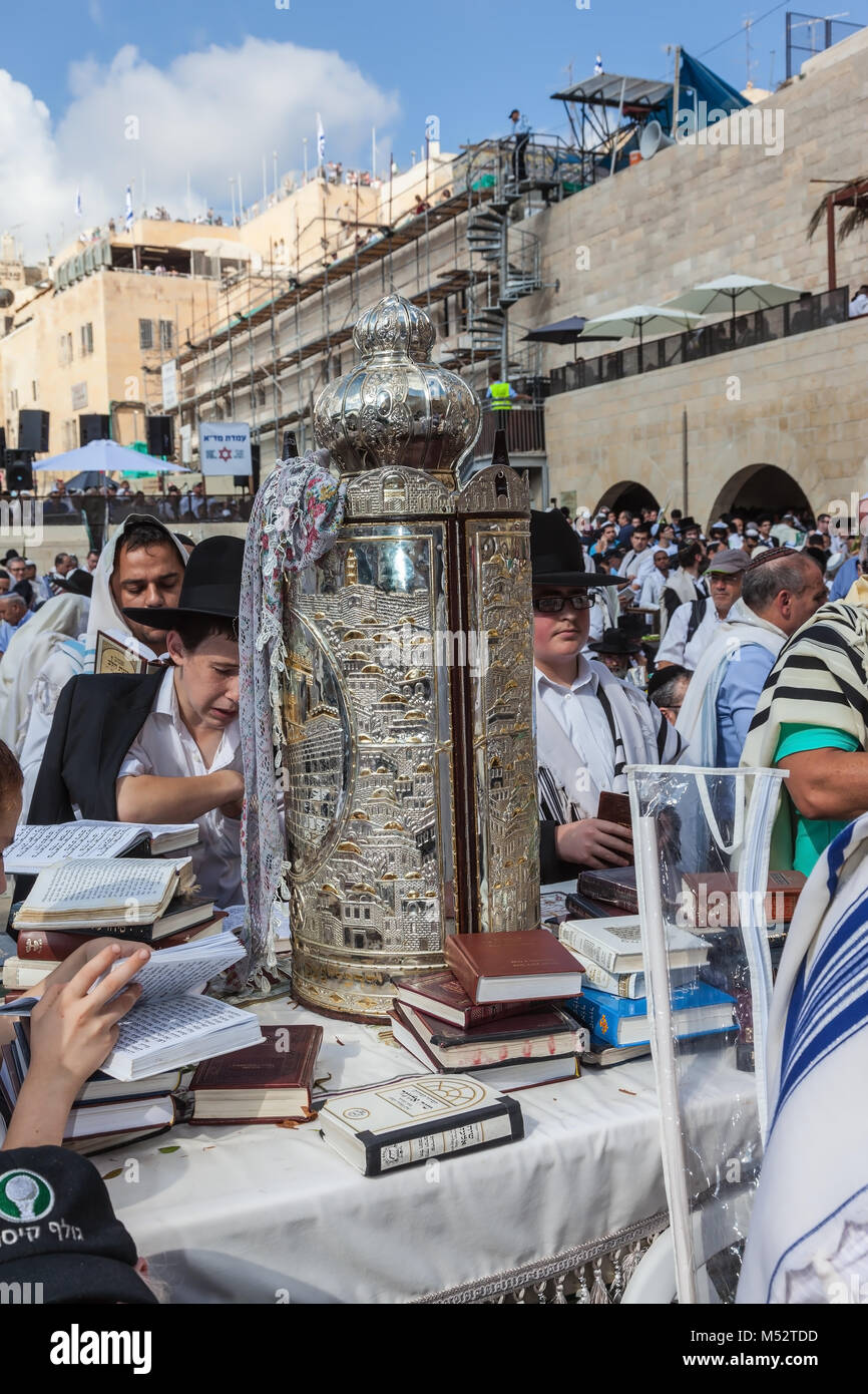 La Torah rouleau en cas magnifique Banque D'Images