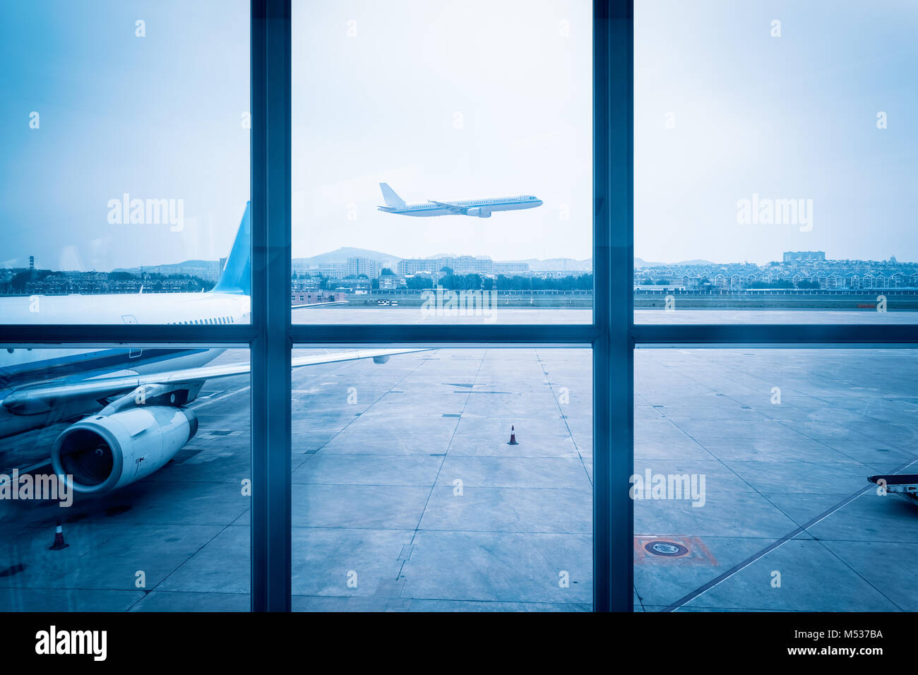 La scène de la fenêtre de l'aéroport Banque D'Images