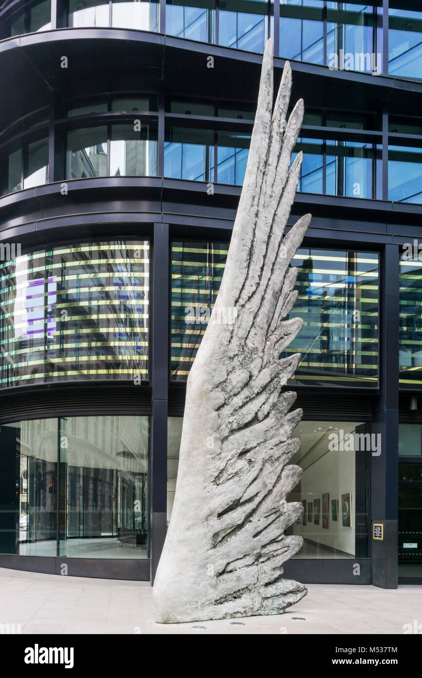 Aile ville par Christopher Le Brun PRA, en 2013 Old Broad Street dans la ville de Londres. Banque D'Images