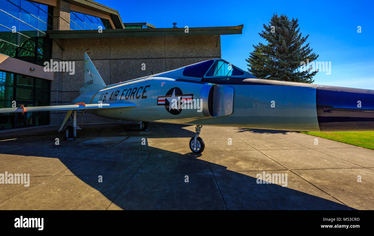 McMinnville, Oregon - 21 août 2017 : US Air Force Convair F-102 Delta Dagger sur une exposition au Musée de l'aviation d'Evergreen. Banque D'Images
