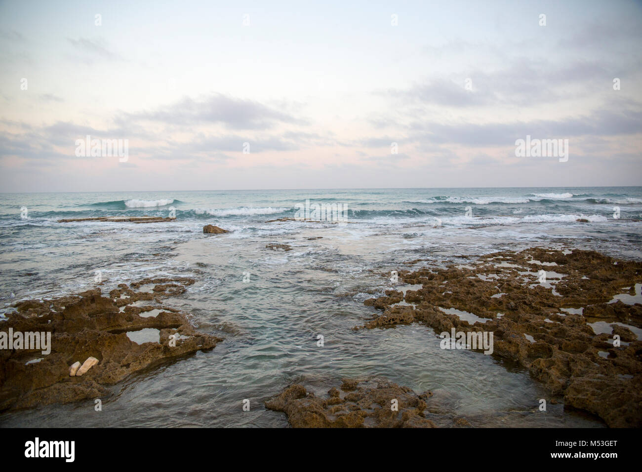 Roches et sable sur les fonds marins photographiés en Israël Banque D'Images