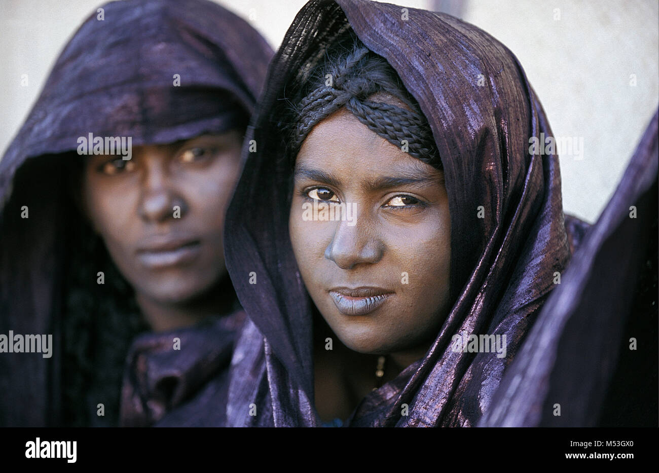 Le Mali. Andéramboukane, près de Menaka. Désert du Sahara. Sahel. Festival Tamadacht. Tribu touareg. Les femmes. Portrait. La tenue du Festival. Banque D'Images