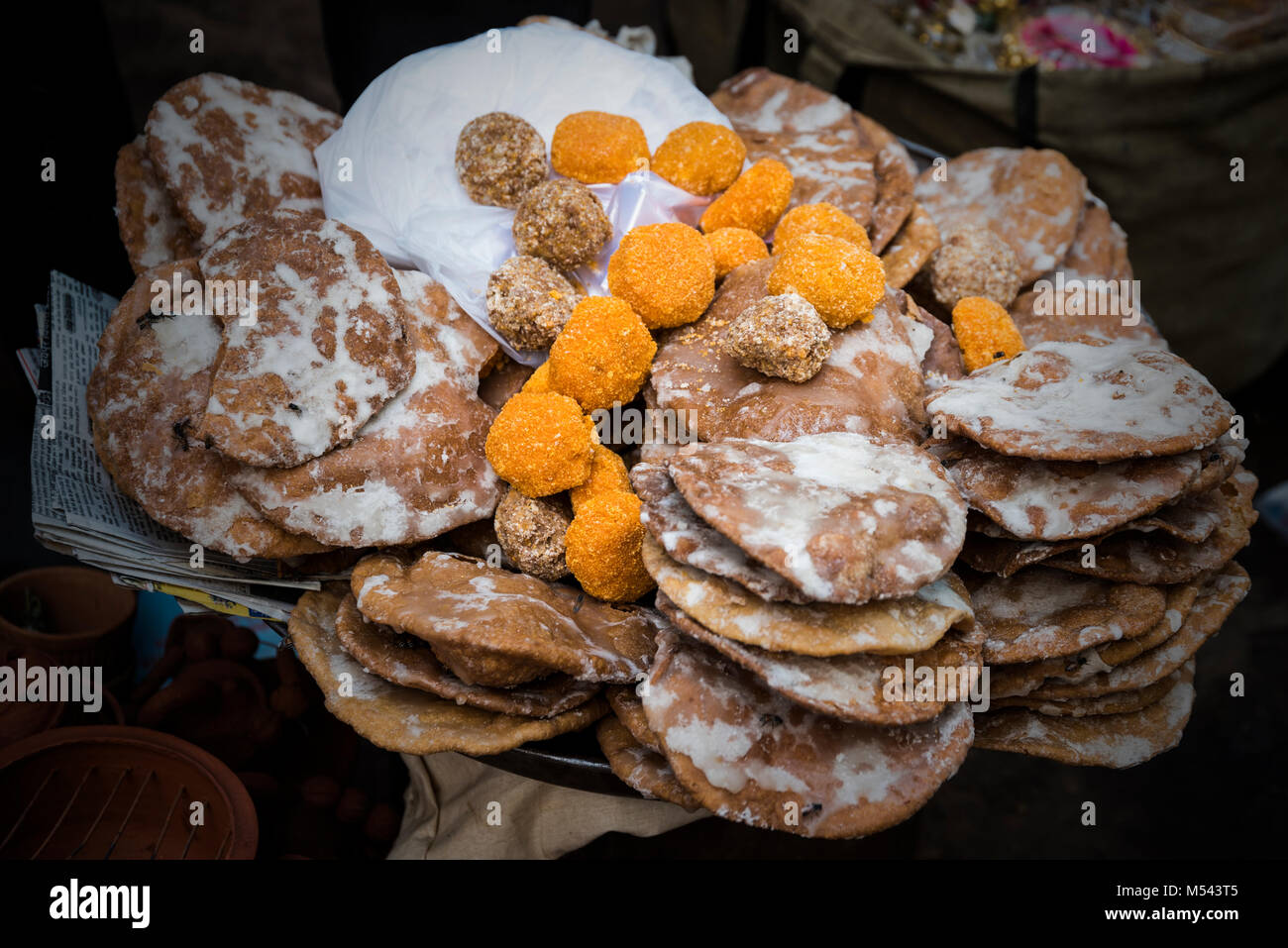 Prasad ( bonbons ou tout aliment offert à Dieu ) en vente Nathdwara, Rajasthan, Inde Banque D'Images