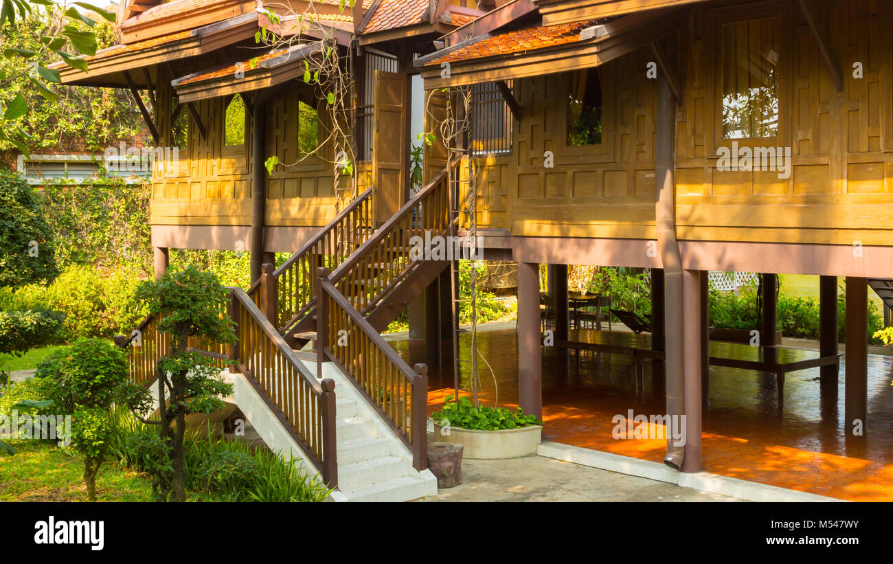 Maison typique sur pilotis Thai Banque D'Images